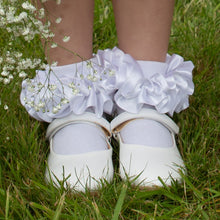 Load image into Gallery viewer, White Ruffle Ankle Socks
